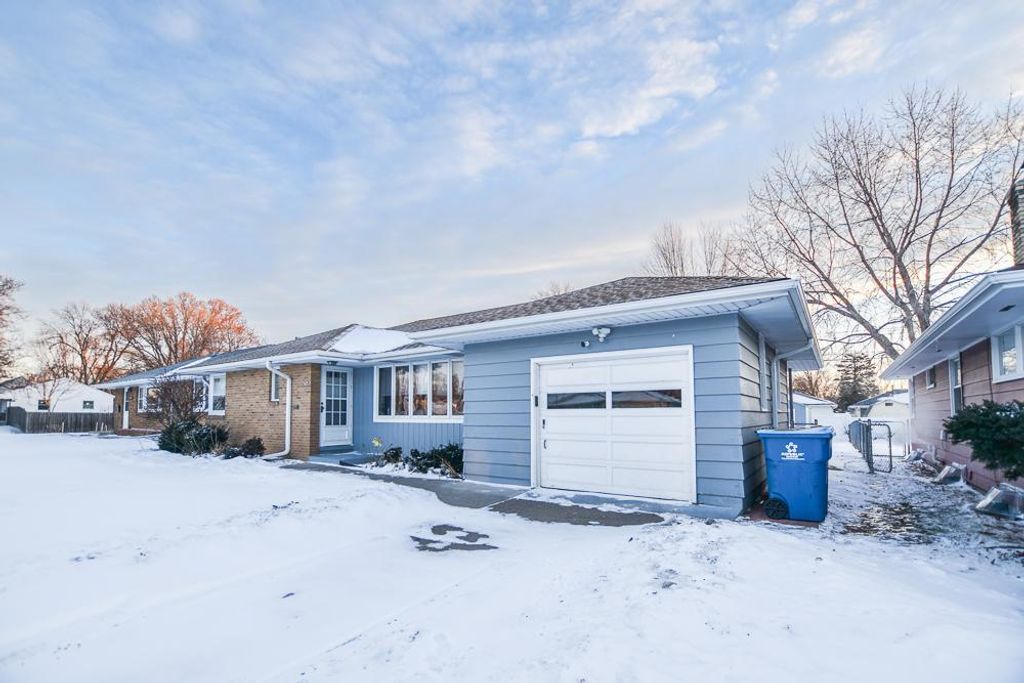 Photo of 7605 Oakland Avenue, Richfield, MN 55423 (MLS # 7000938)