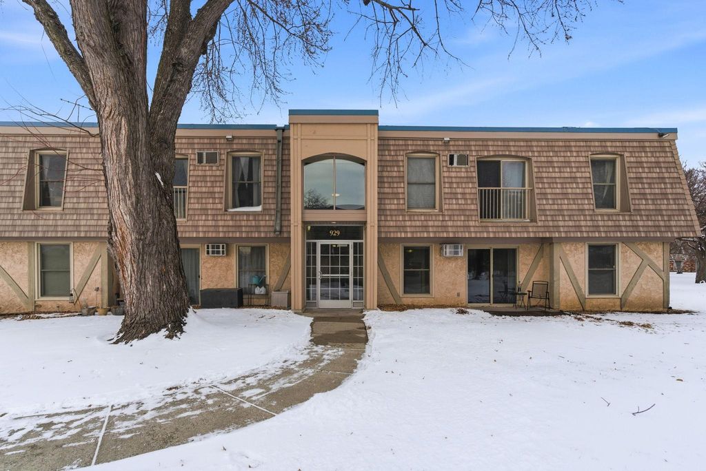 Photo of 929 11th Avenue S #1, Hopkins, MN 55343 (MLS # 7011608)