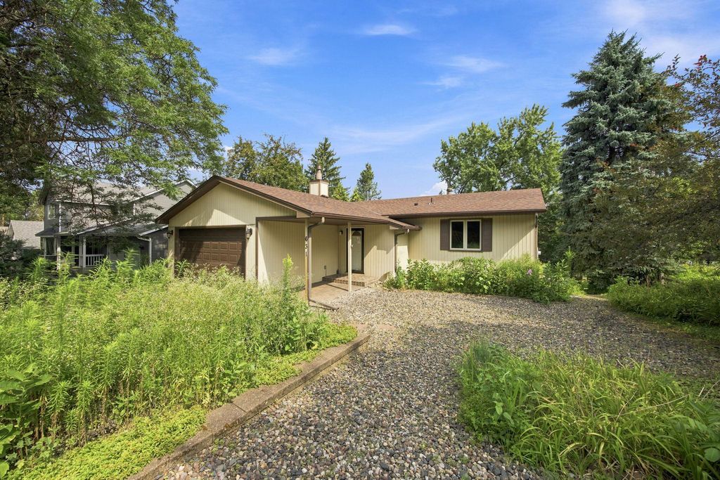 Photo of 631 Transit Avenue W, Roseville, MN 55113 (MLS # 7102634)