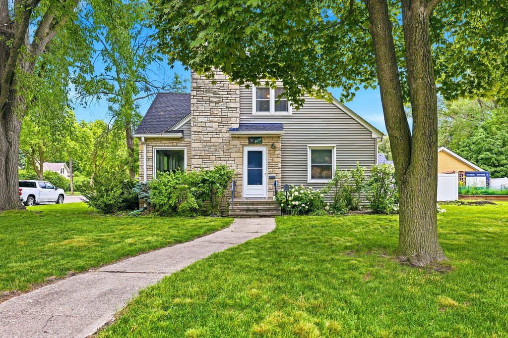 Photo of 4054 Quail Avenue N, Robbinsdale, MN 55422 (MLS # 7100736)
