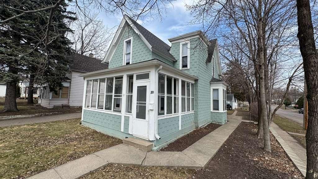 Photo of 936 Duchess Street, Saint Paul, MN 55106 (MLS # 7038202)