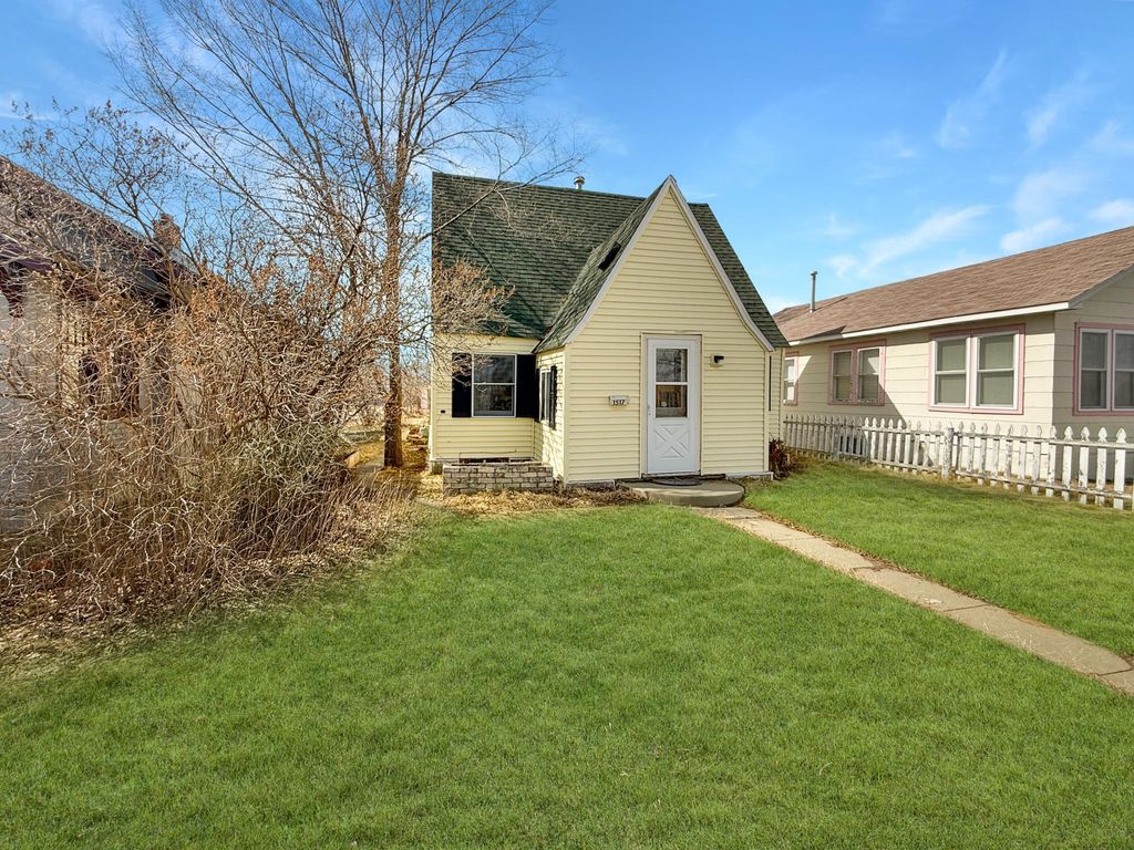 Photo of 1517 Minnesota Avenue NW, Bemidji, MN 56601 (MLS # 7047010)