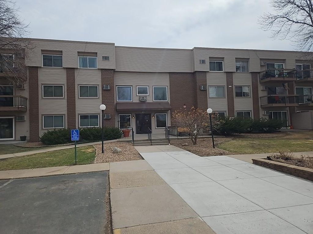 Photo of 2800 Hillsboro Avenue N #307, New Hope, MN 55427 (MLS # 7049830)