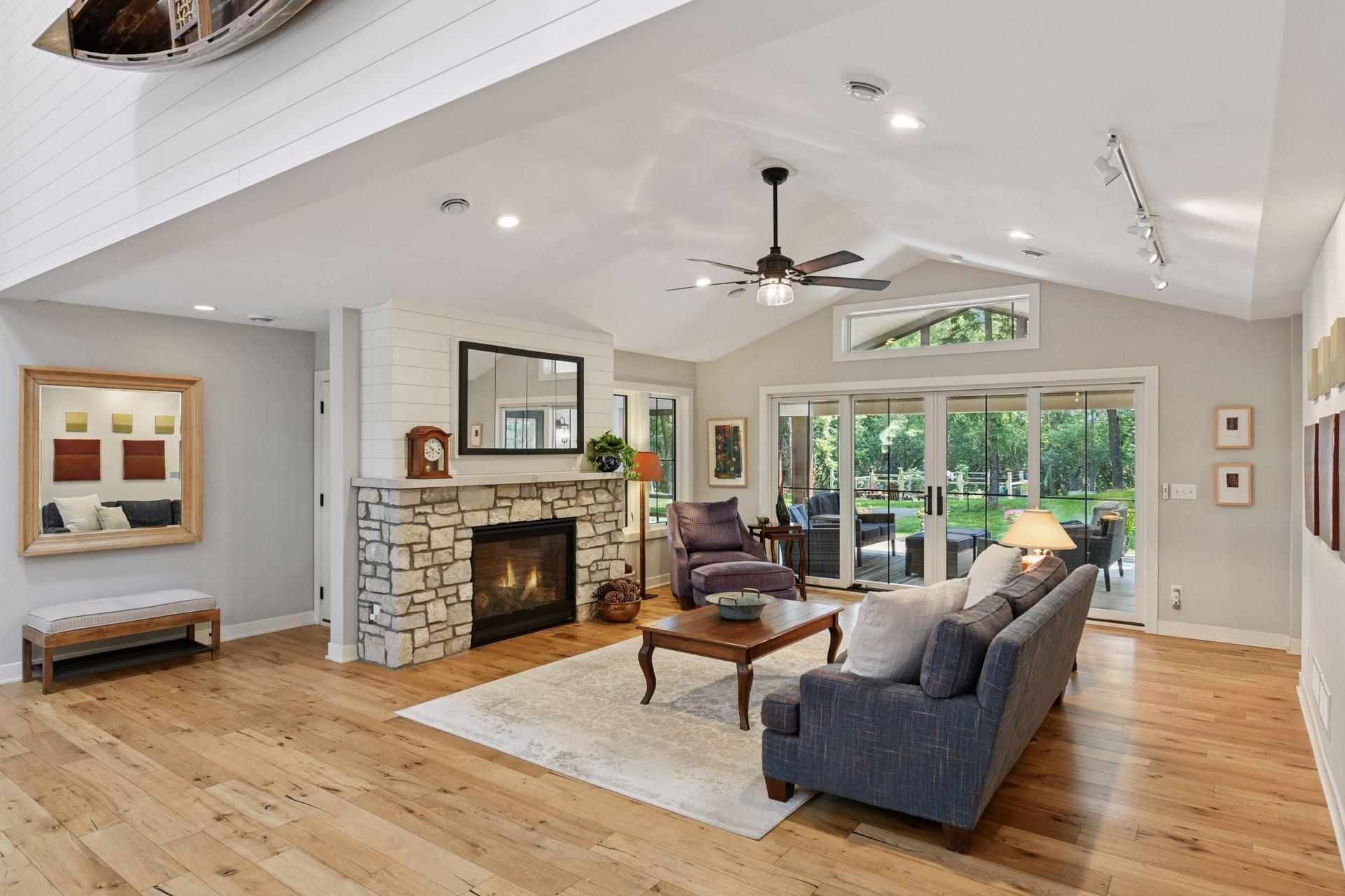 3895 Bayside Road