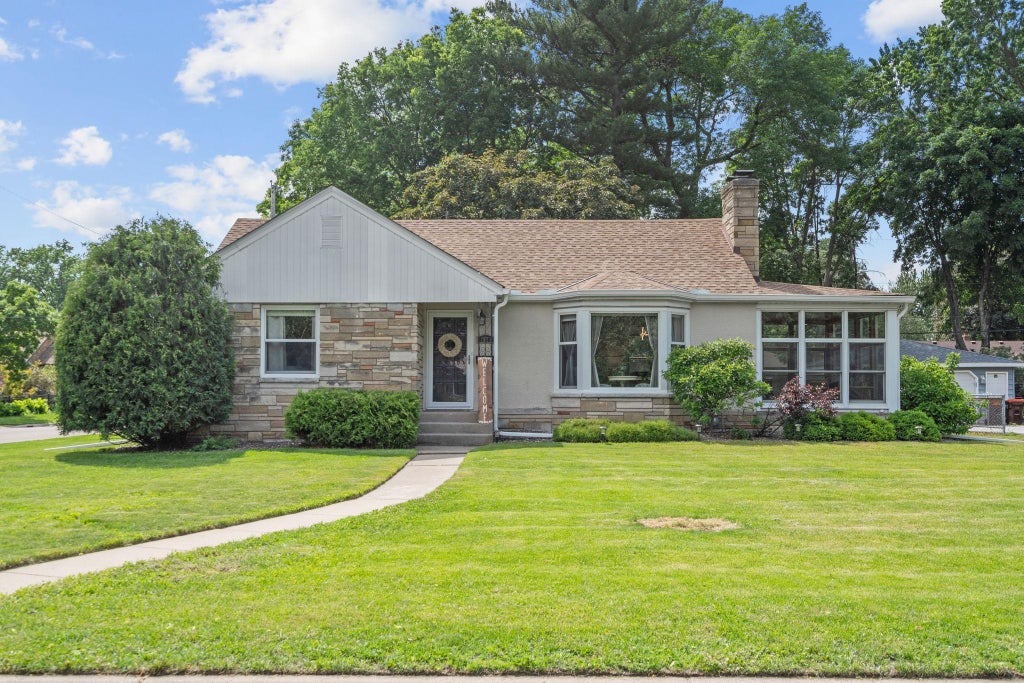 Photo of 1871 Pascal Street, Falcon Heights, MN 55113 (MLS # 7078087)