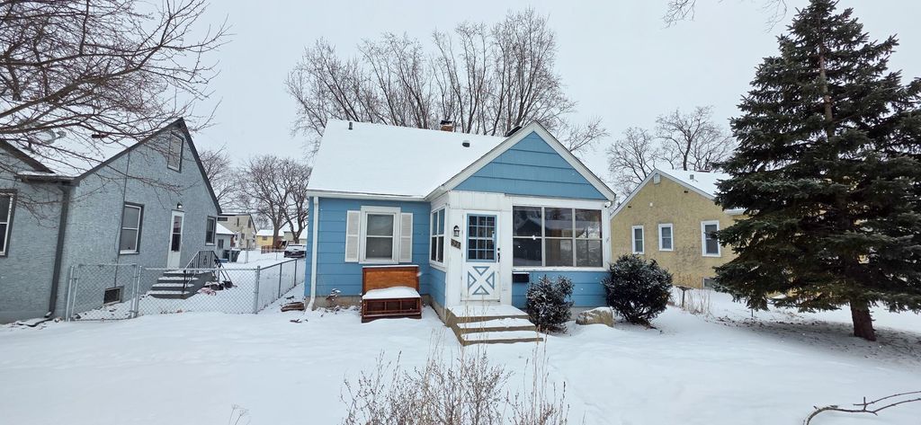 Photo of 823 7th Avenue S, South Saint Paul, MN 55075 (MLS # 6695359)