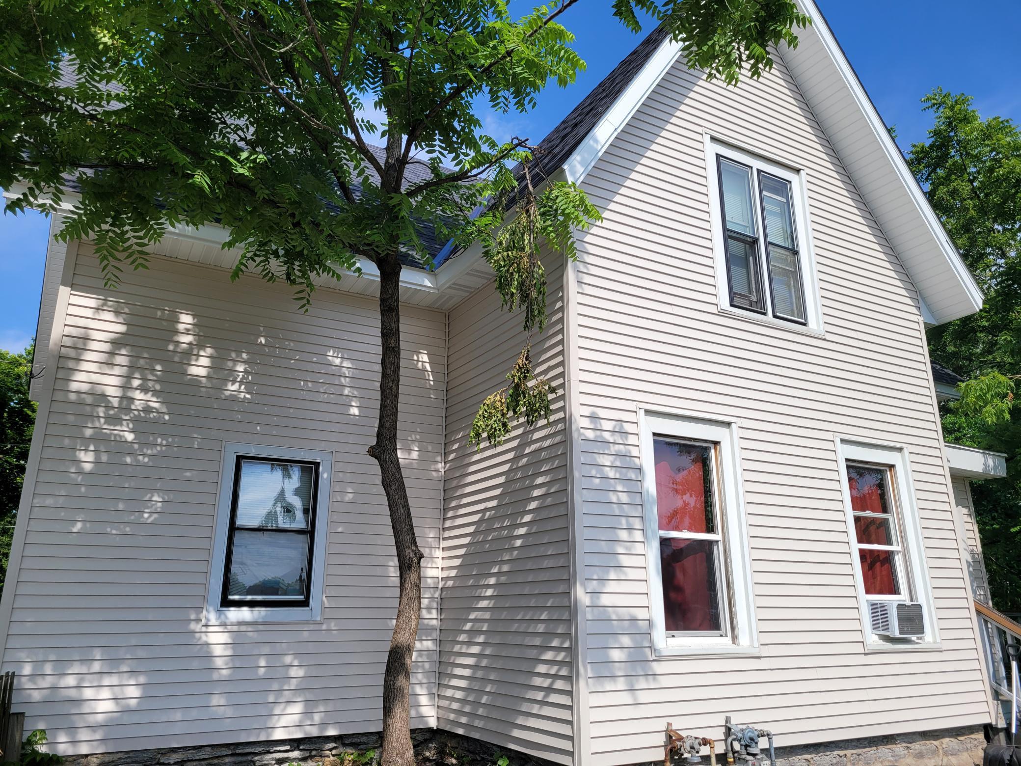 89 Douglas Street