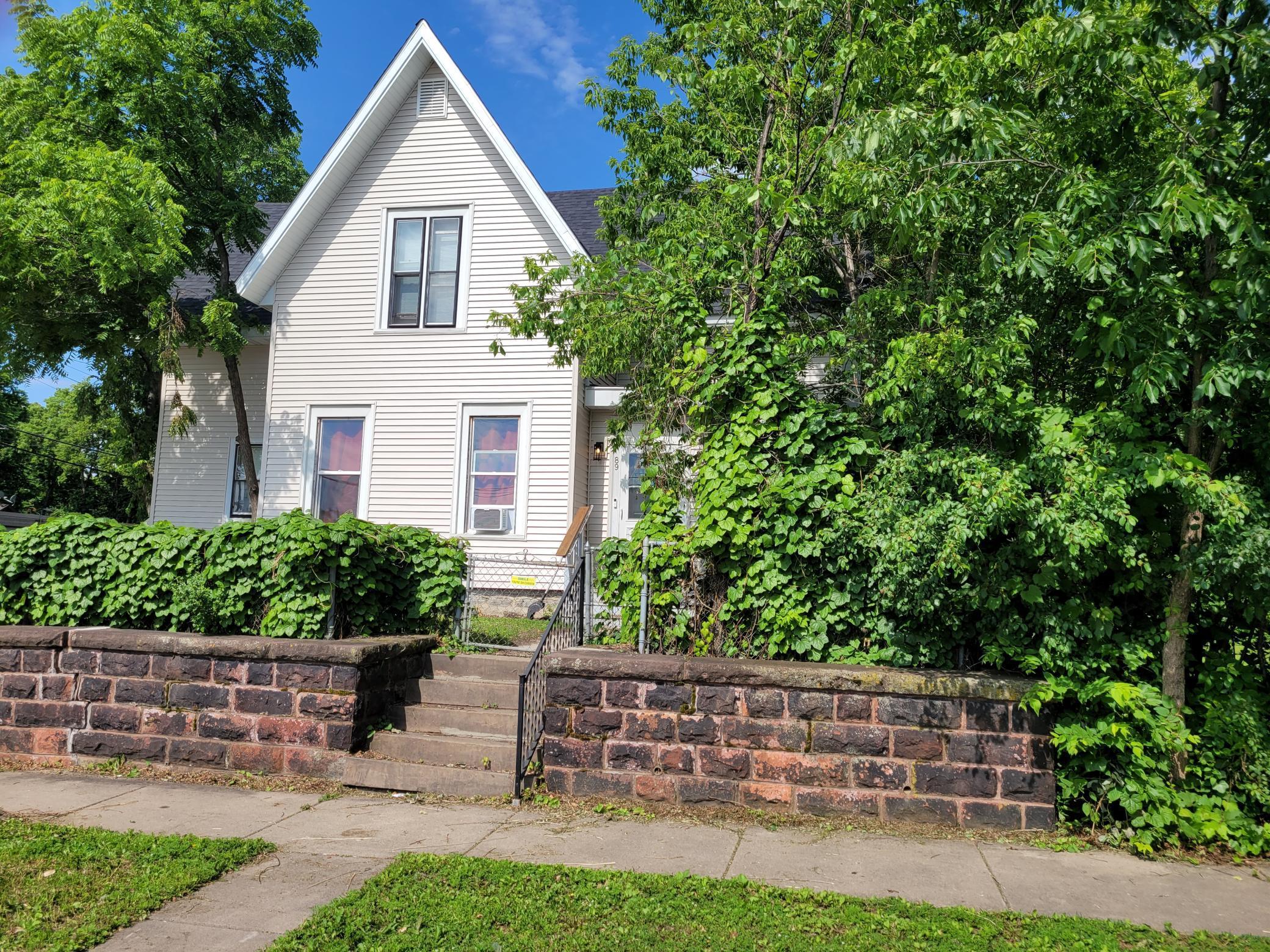 89 Douglas Street