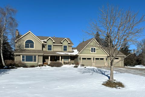 11 Donbush Road North Oaks MN 55127