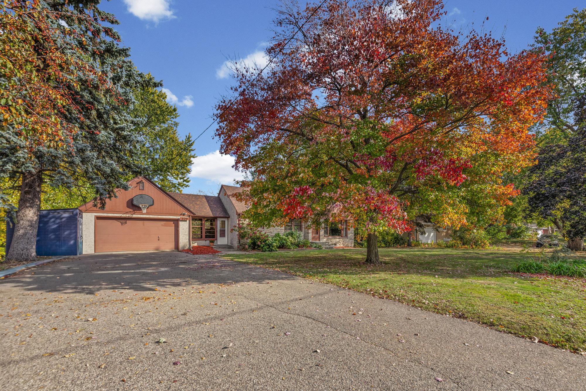609 Silver Lake Road NW