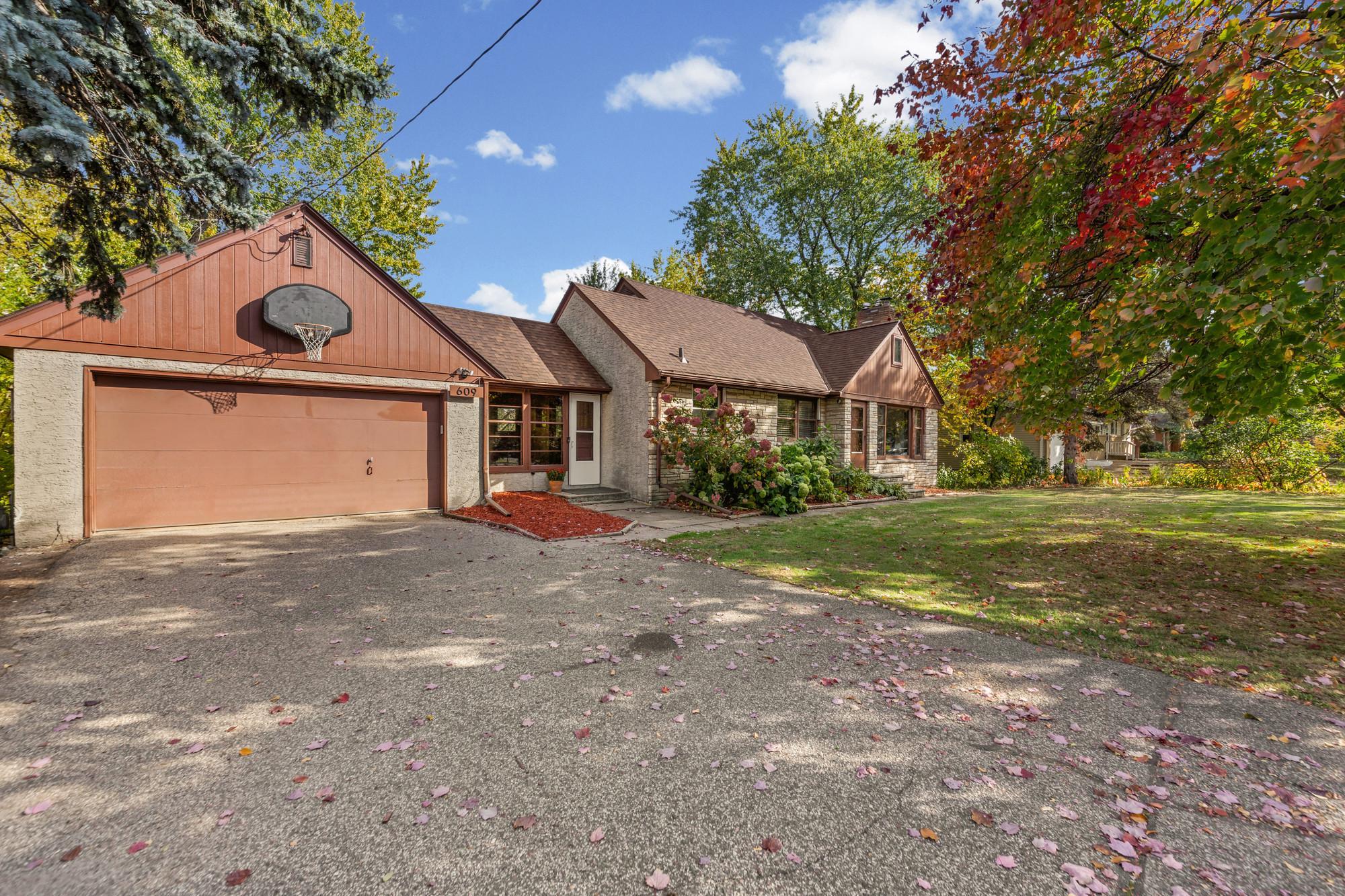 609 Silver Lake Road NW