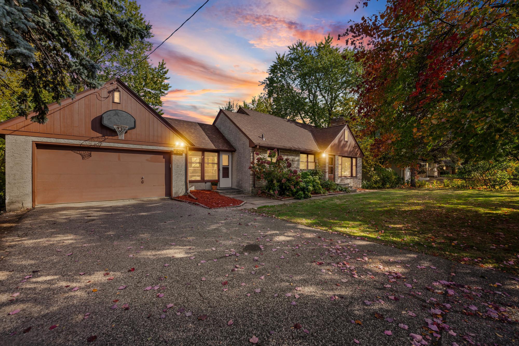 609 Silver Lake Road NW