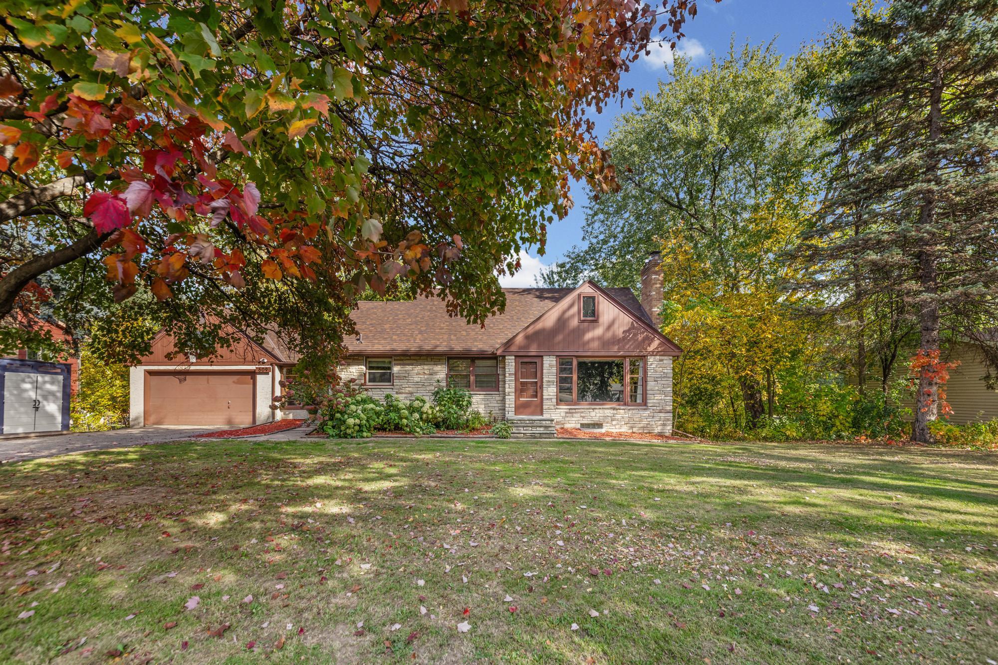 609 Silver Lake Road NW