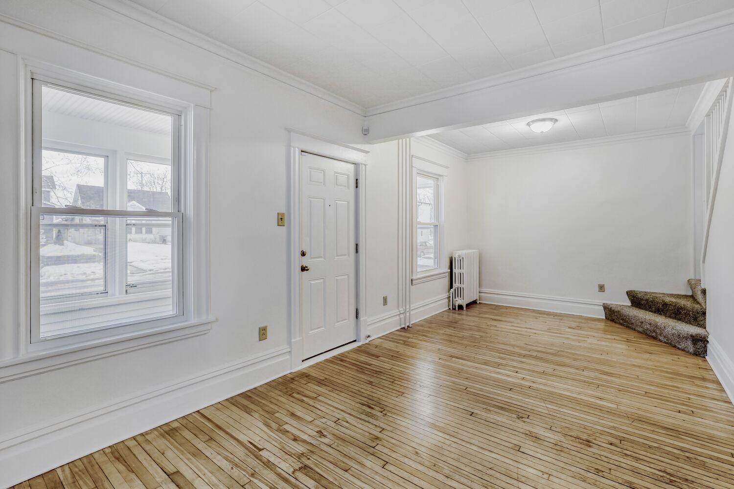 595 Hawthorne Avenue E