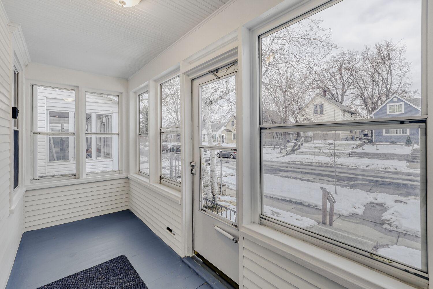 595 Hawthorne Avenue E