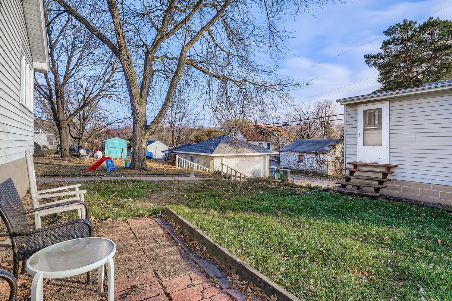 554 36 1/2 Avenue NE