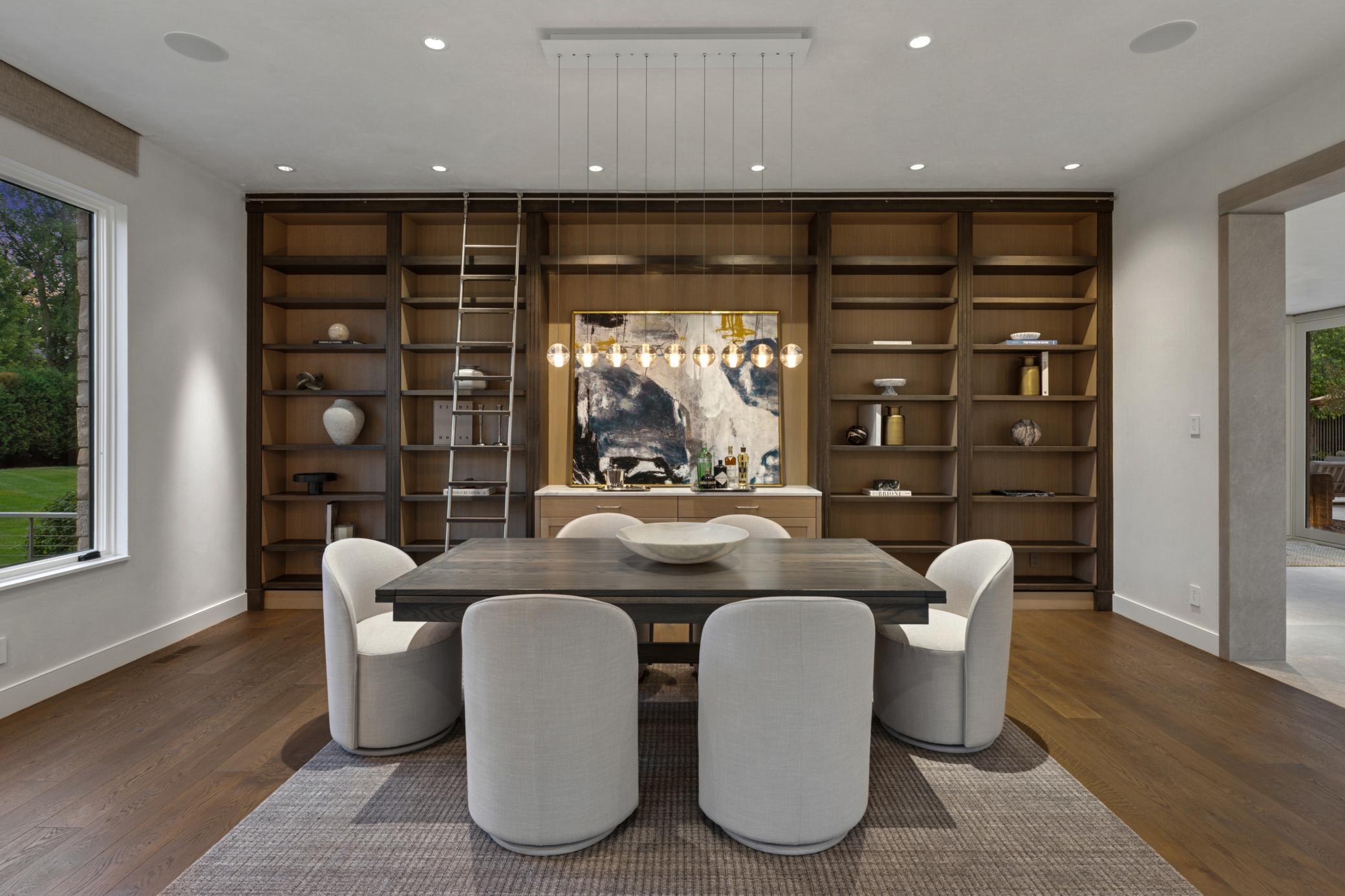 2505 E Lake Of The Isles Parkway