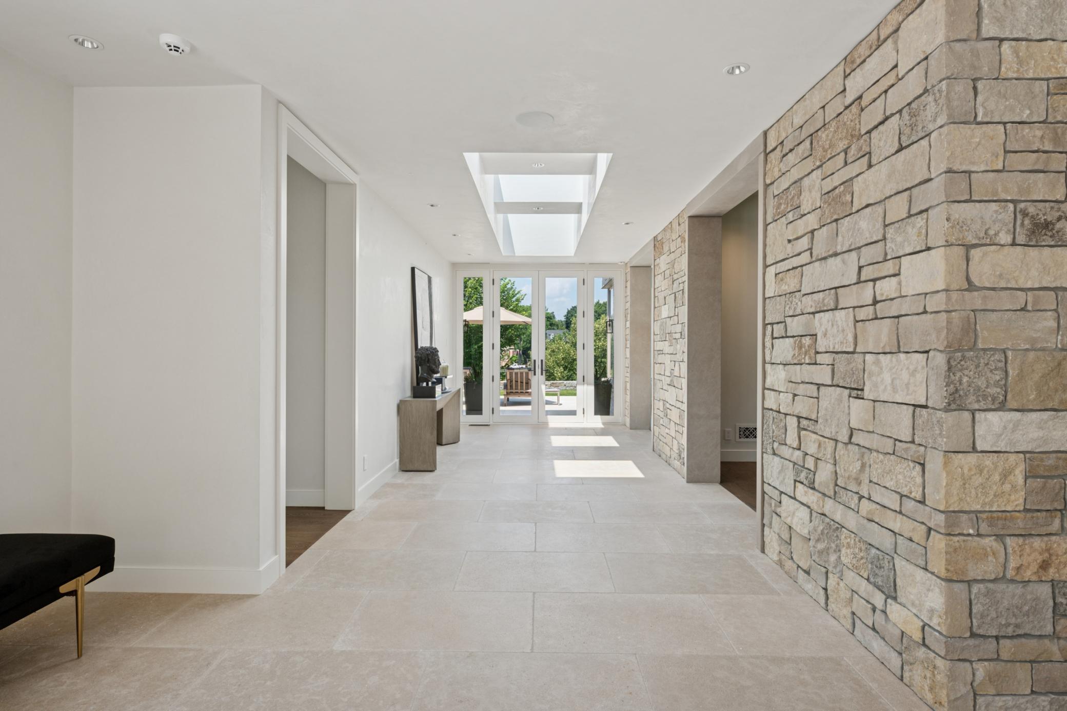 2505 E Lake Of The Isles Parkway