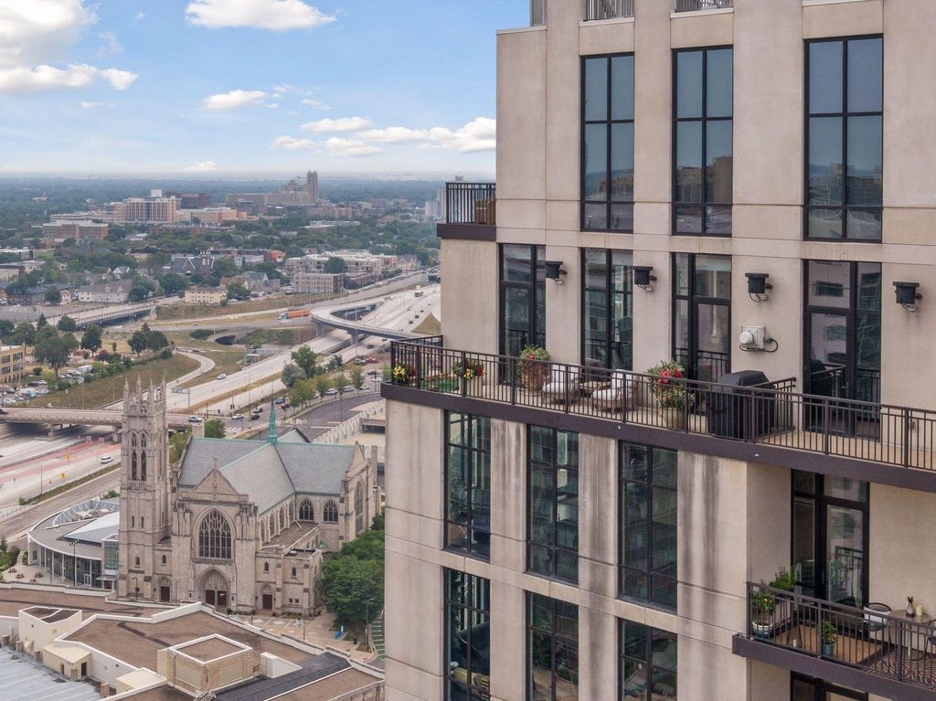 Photo of 201 S 11th Street #2500, Minneapolis, MN 55403 (MLS # 7037938)