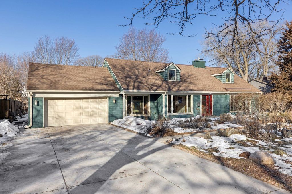 Photo of 1337 Cleveland Avenue S, Saint Paul, MN 55116 (MLS # 7020855)