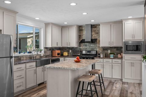 2501 Lowry Avenue NE 228 Saint Anthony MN 55418