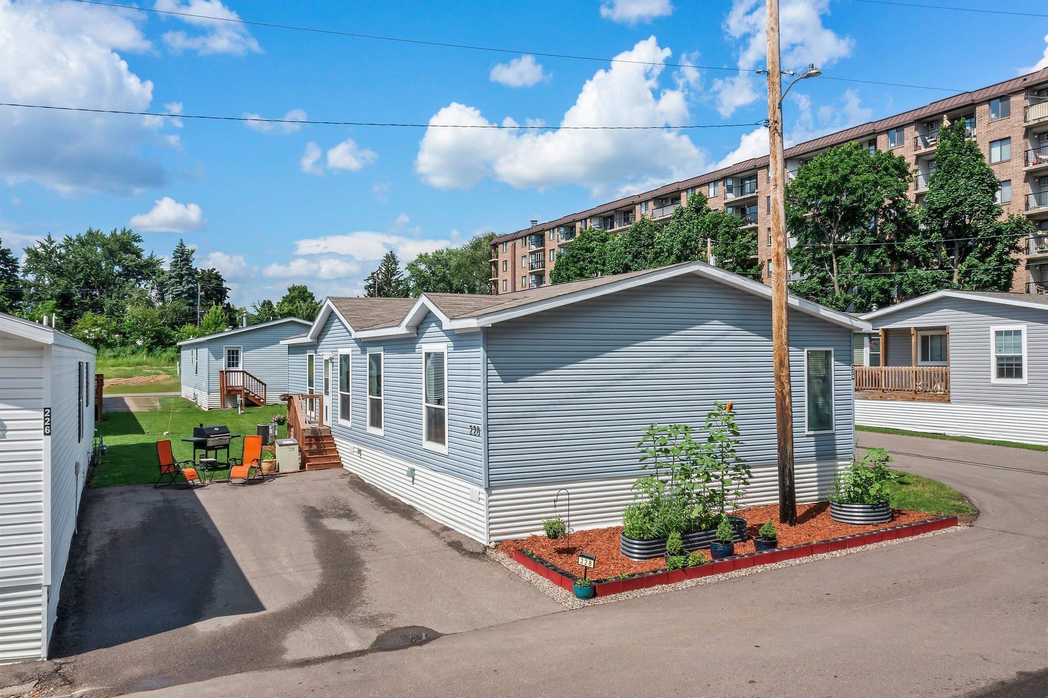 2501 Lowry Avenue NE 228