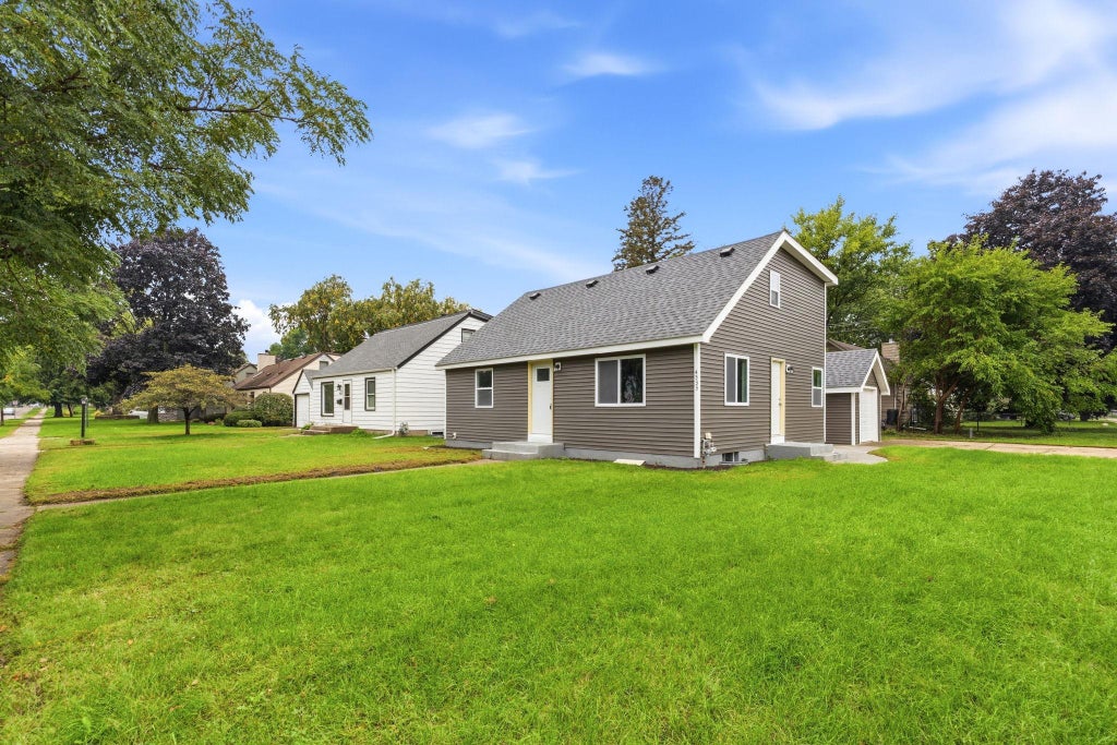 Photo of 4533 Welcome Avenue N, Crystal, MN 55422 (MLS # 7153968)