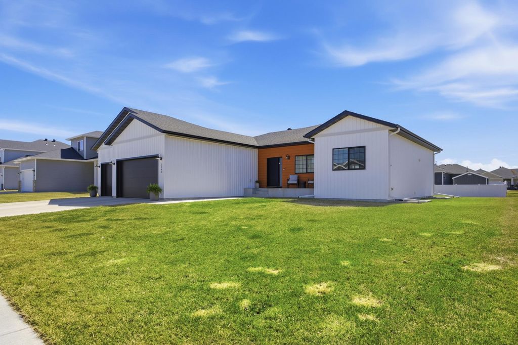 Photo of 2943 Prairie Farms Circle S, Fargo, ND 58104 (MLS # 7056648)