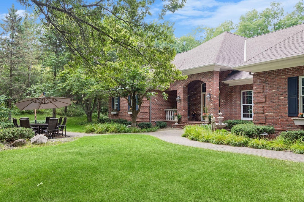 Photo of 1959 Pine Ridge Drive, West Saint Paul, MN 55118 (MLS # 7119790)
