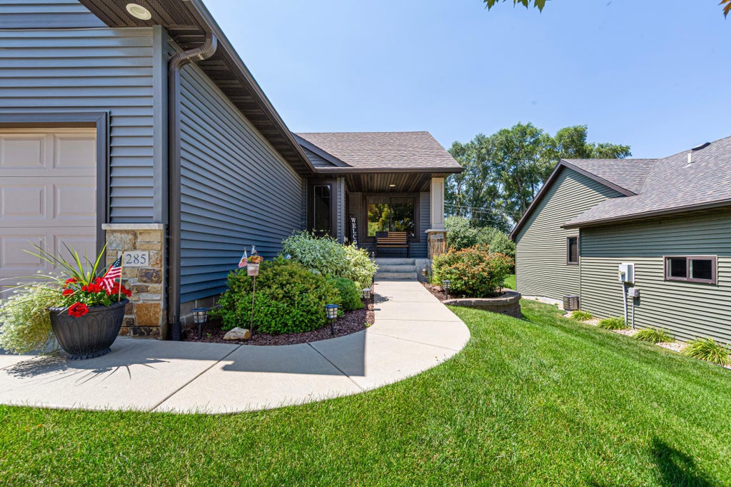 Photo of 1285 Turnberry Drive SE, Rochester, MN 55904 (MLS # 7117229)