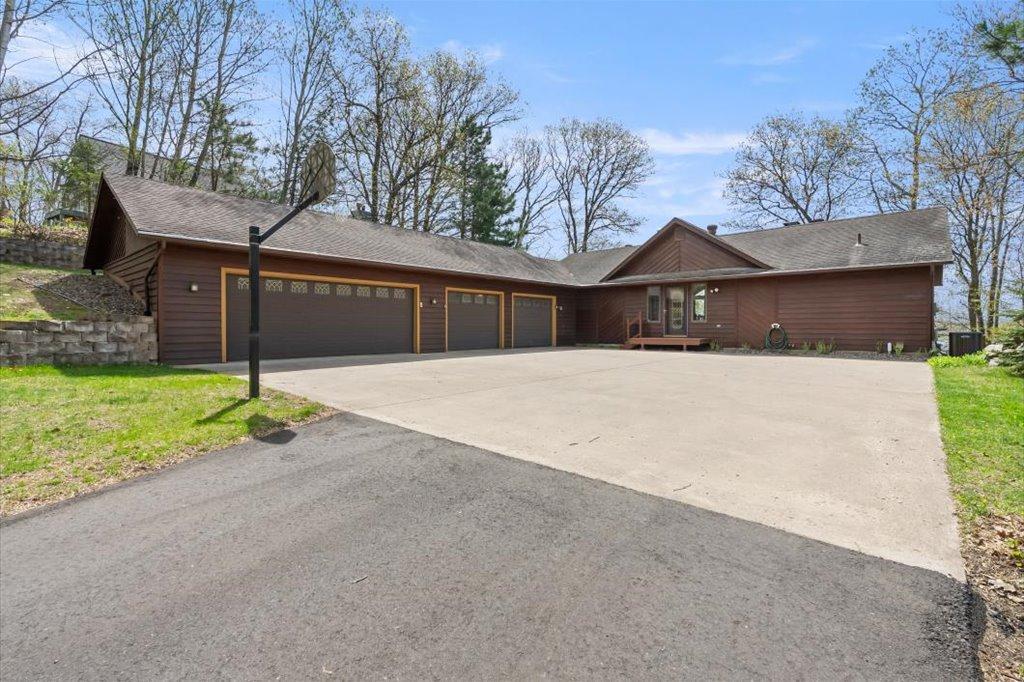2123 Red Oak Drive SW
