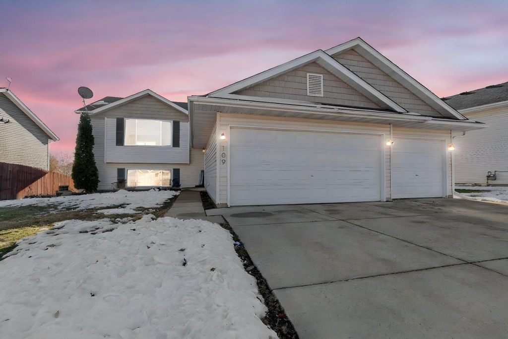 Photo of 109 Gambrelle Court, Mankato, MN 56001 (MLS # 7031119)