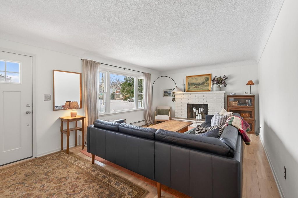 Photo of 1498 Nevada Avenue E, Saint Paul, MN 55106 (MLS # 7004477)