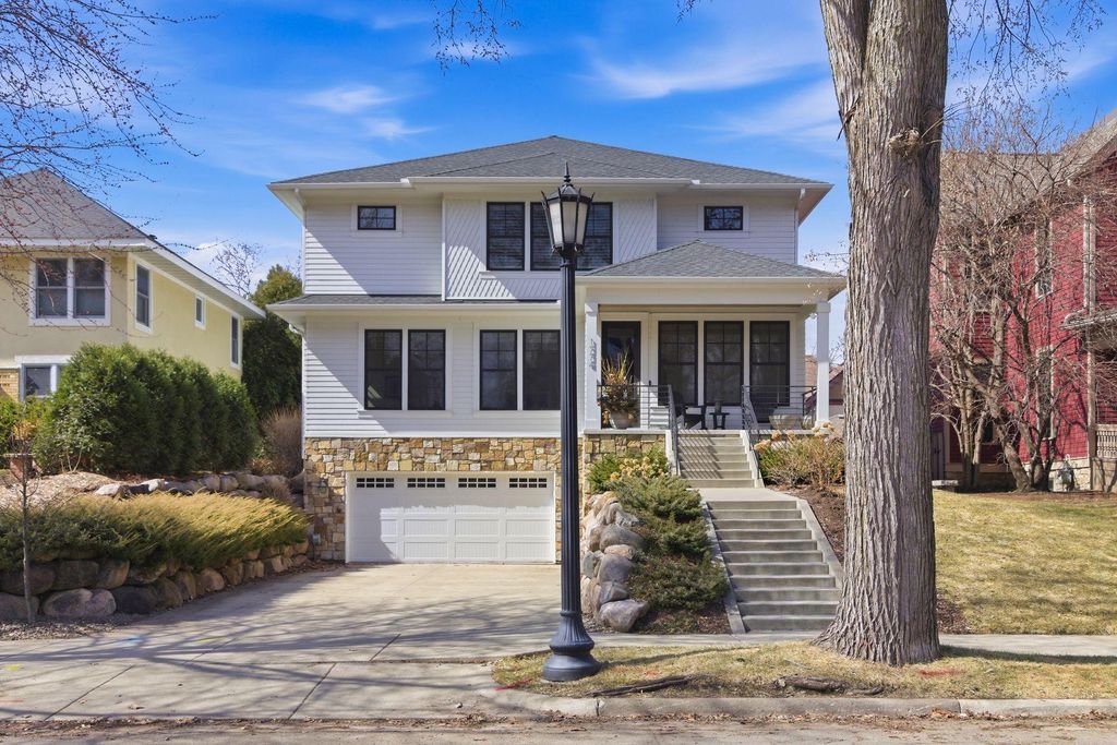 Photo of 1774 Girard Avenue S, Minneapolis, MN 55403 (MLS # 7026023)