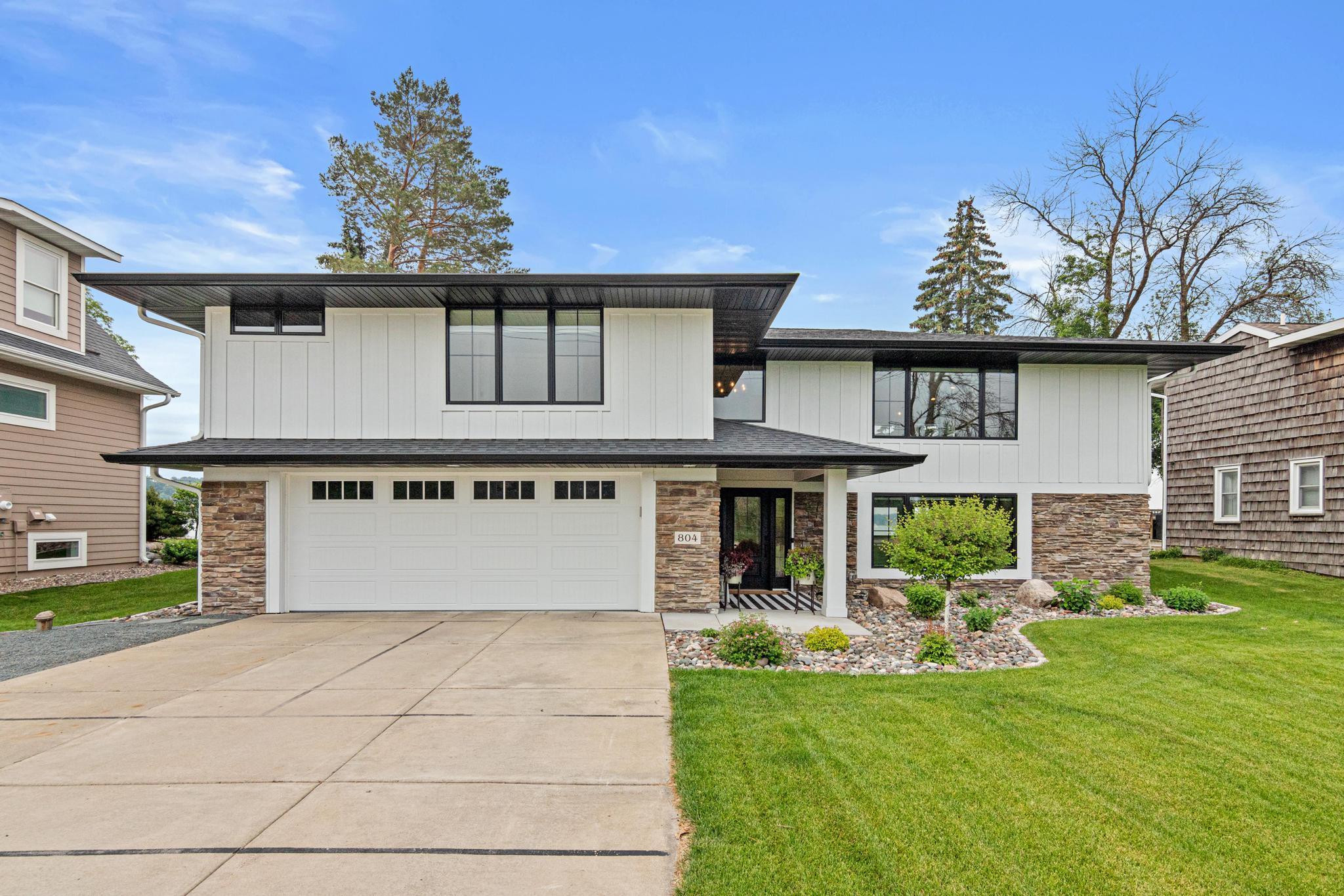 804 County Road I W