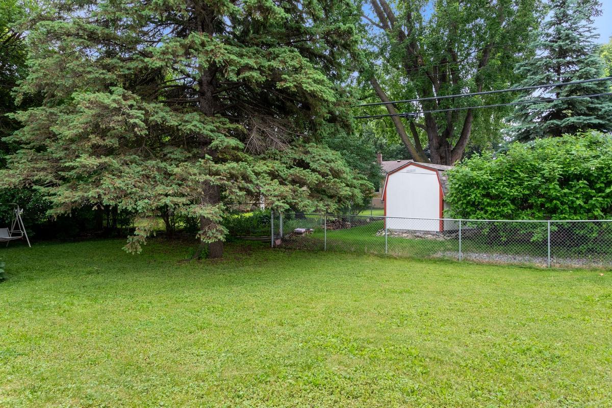 1292 County Road B W