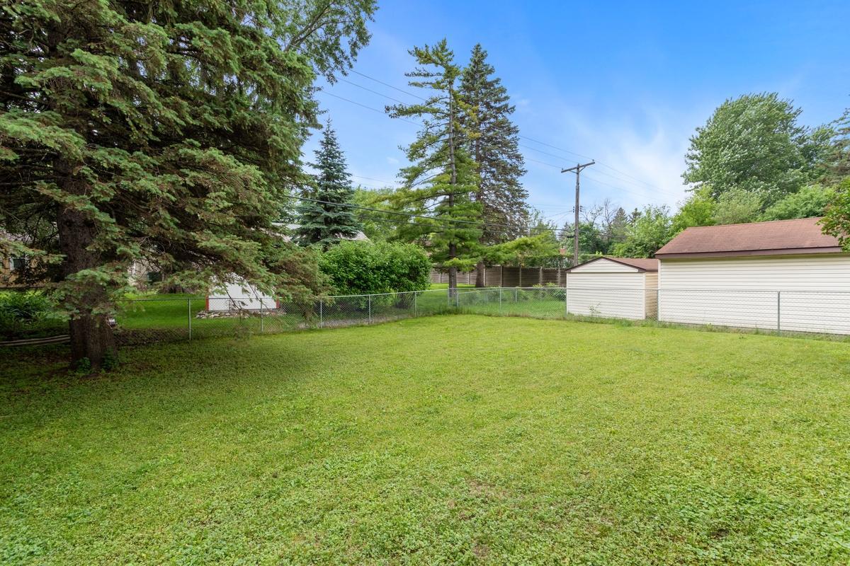 1292 County Road B W