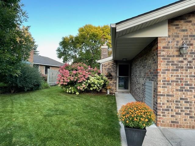 1930 Kingsview Lane N