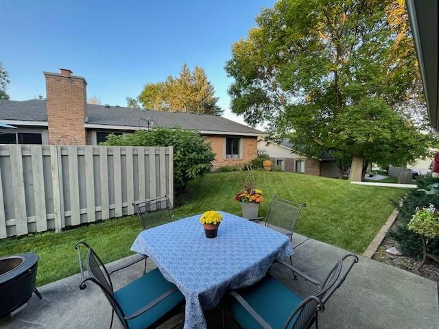 1930 Kingsview Lane N