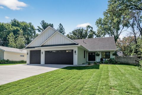 208 Iris Street Mahtomedi MN 55115