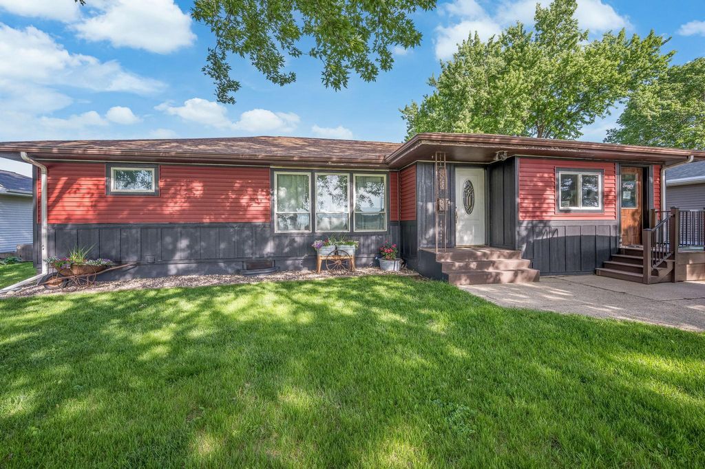Photo of 1020 S State Street, Fairmont, MN 56031 (MLS # 7083230)