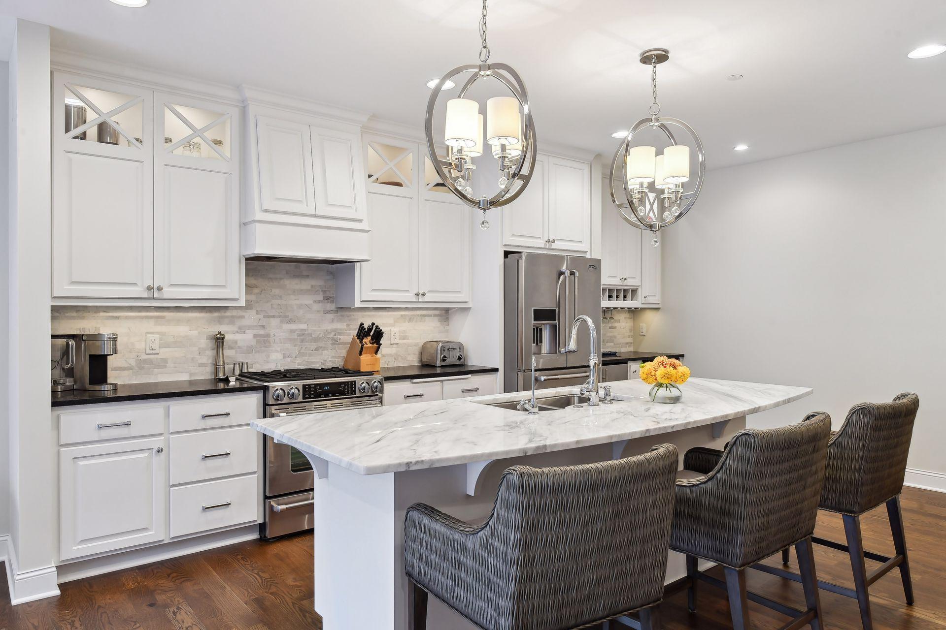 875 Lake Street N 216