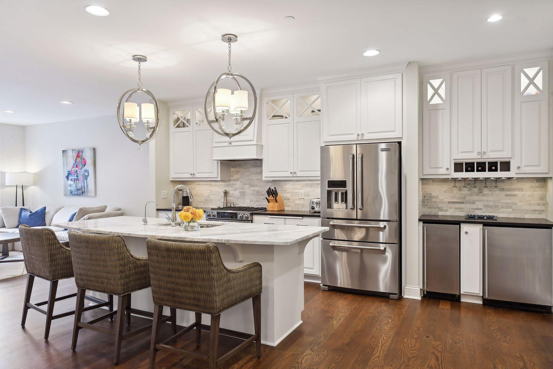 875 Lake Street N 216