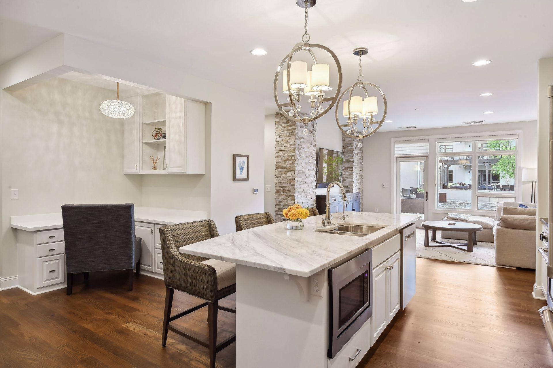 875 Lake Street N 216