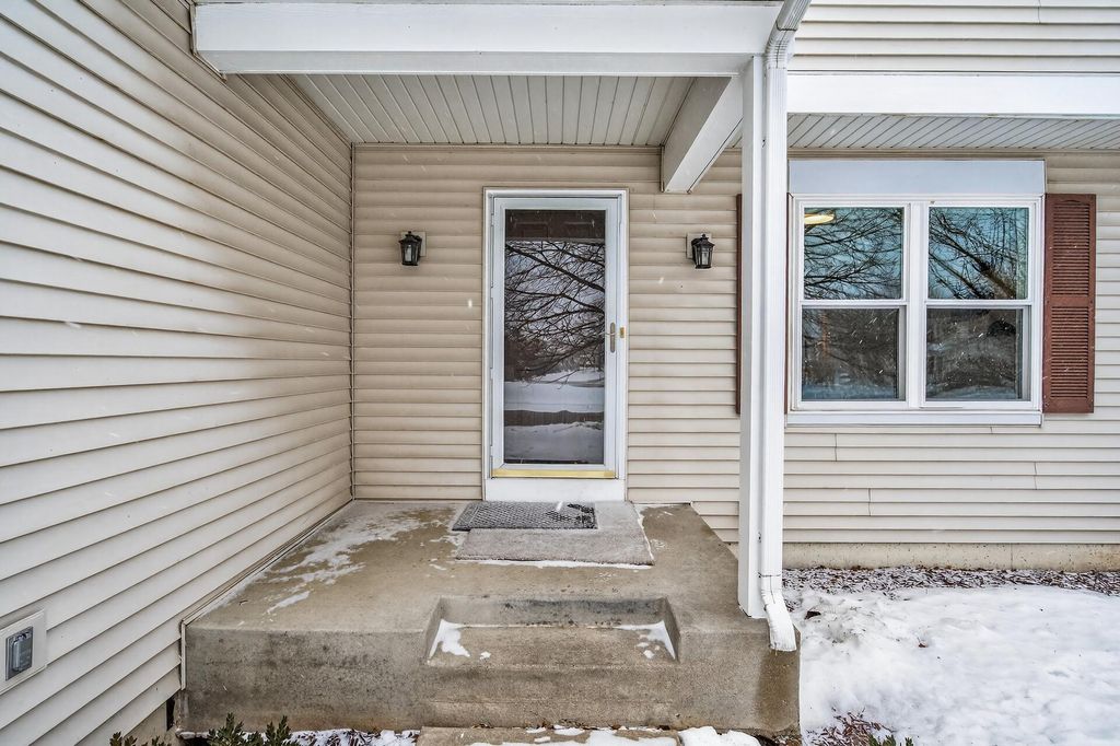 Photo of 20482 Idaho Avenue, Lakeville, MN 55044 (MLS # 6803109)