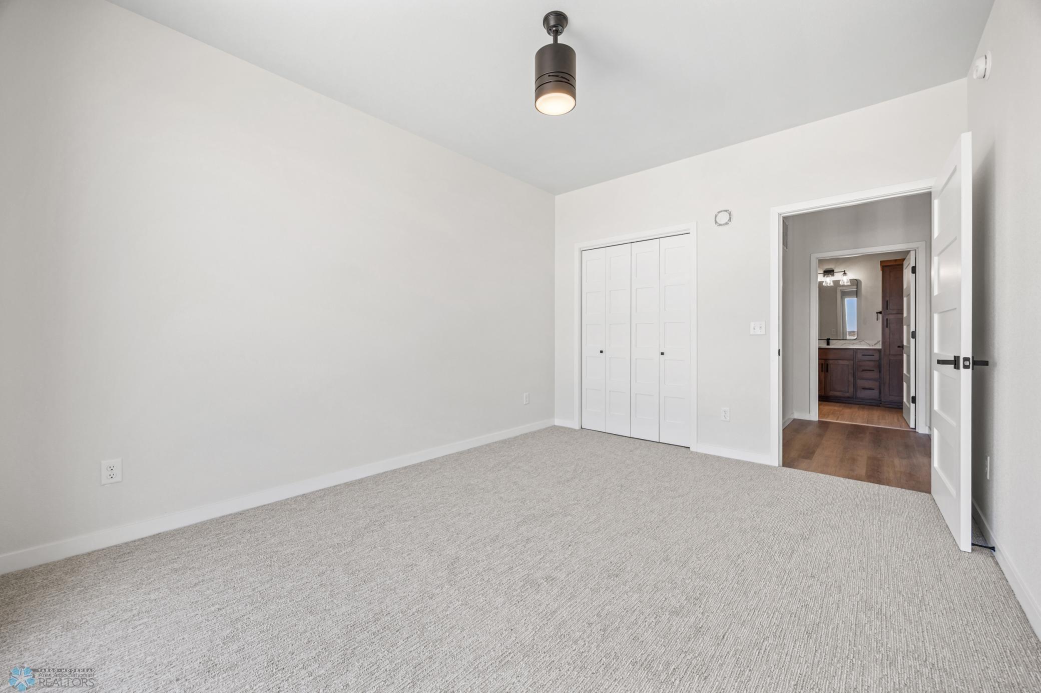 Fargo, North Dakota 58103, United States, 2 Bedrooms Bedrooms, ,2 BathroomsBathrooms,Residential,Active,250143