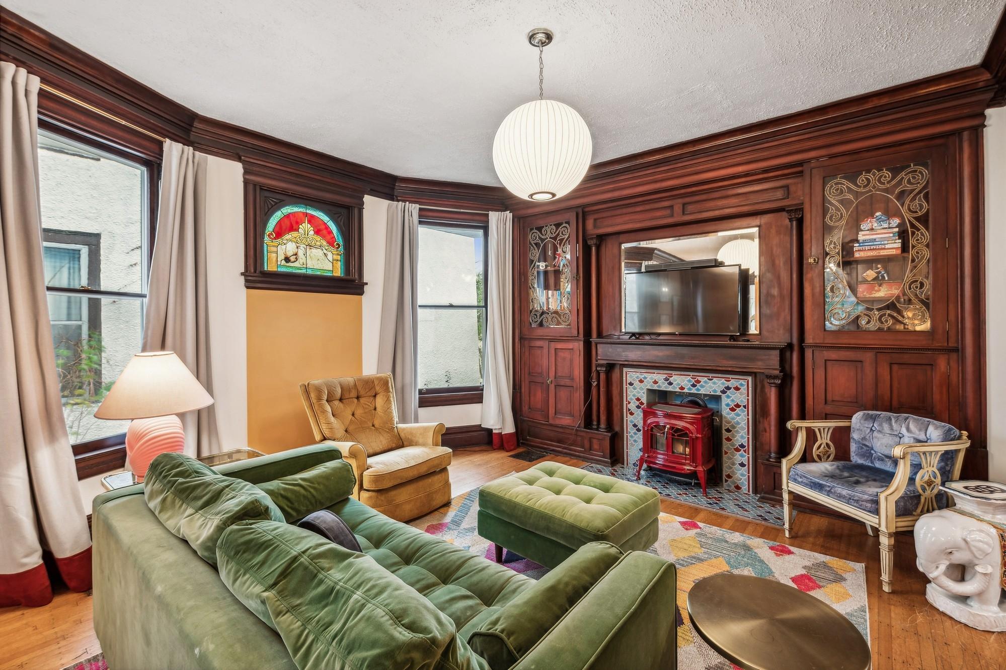 2742 Dupont Avenue S