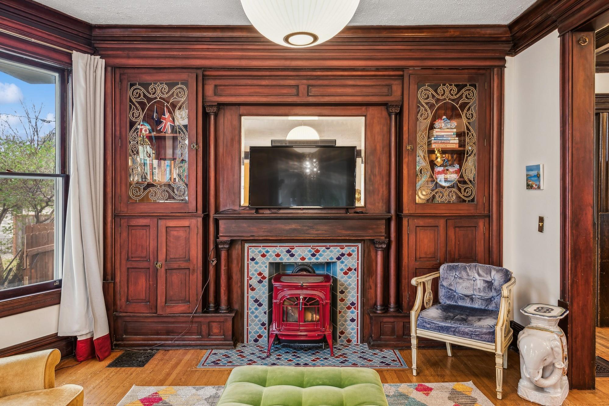 2742 Dupont Avenue S