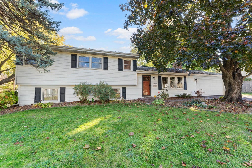 Photo of 2360 Decatur Avenue N, Golden Valley, MN 55427 (MLS # 7160151)