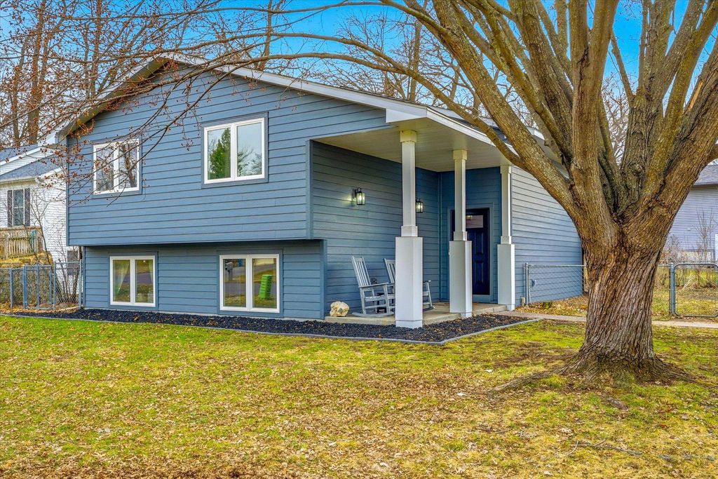 Photo of 5499 Prospect Avenue, White Bear Twp, MN 55110 (MLS # 7046992)